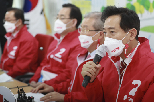 오세훈 국민의힘 서울시장 보궐선거 후보가 15일 오전 서울 여의도 중앙당사에서 열린 4.7 보궐선거 중앙선거대책위원회 서울동행 제1차 회의에서 발언을 하고 있다..[사진=연합뉴스]